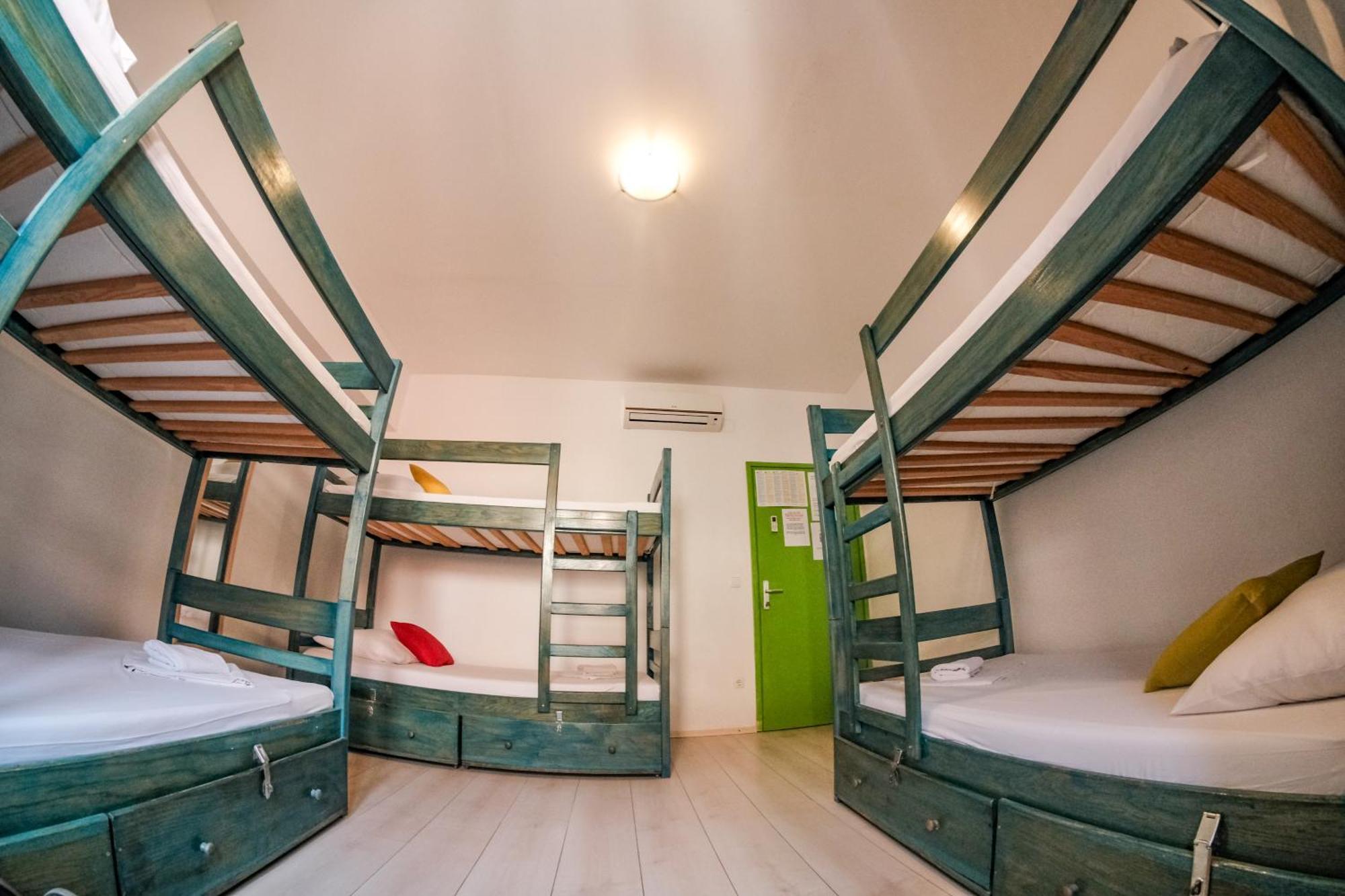 White Rabbit Hostel Đảo Hvar Ngoại thất bức ảnh