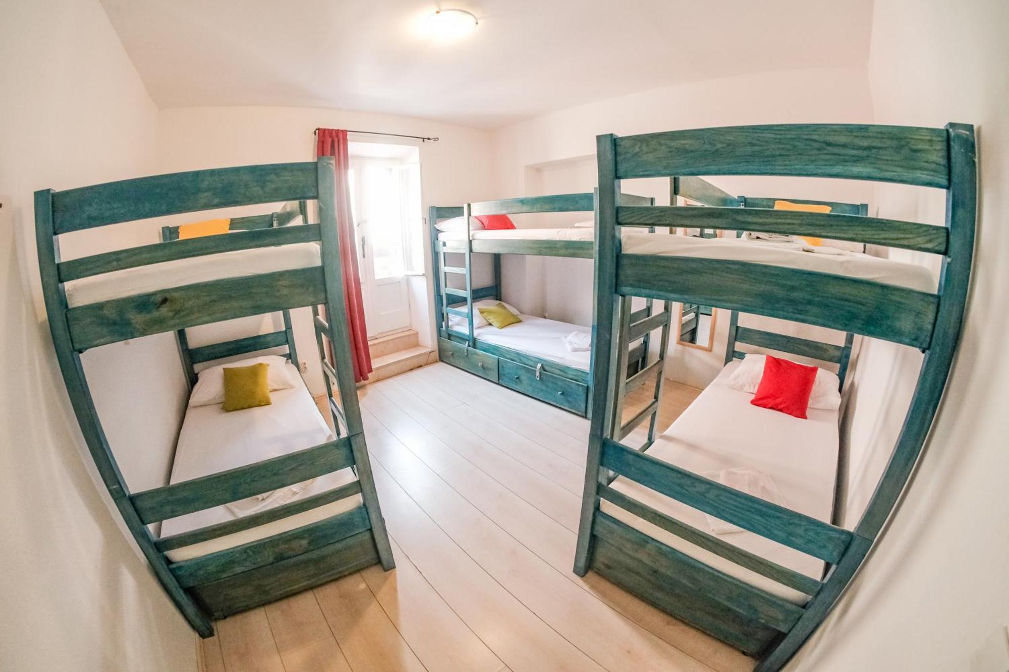 White Rabbit Hostel Đảo Hvar Ngoại thất bức ảnh
