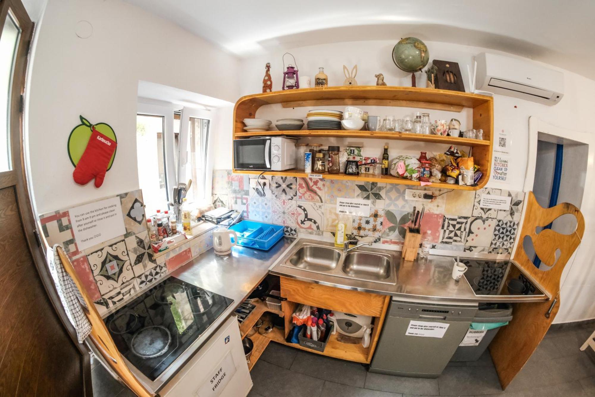 White Rabbit Hostel Đảo Hvar Ngoại thất bức ảnh