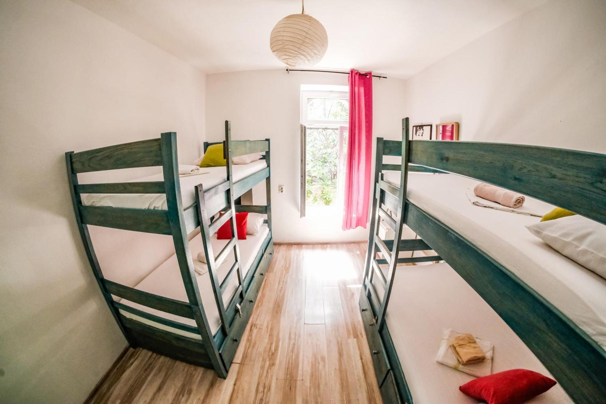 White Rabbit Hostel Đảo Hvar Ngoại thất bức ảnh
