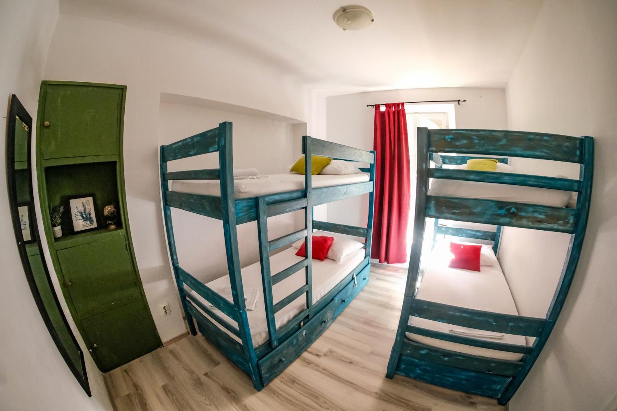 White Rabbit Hostel Đảo Hvar Ngoại thất bức ảnh