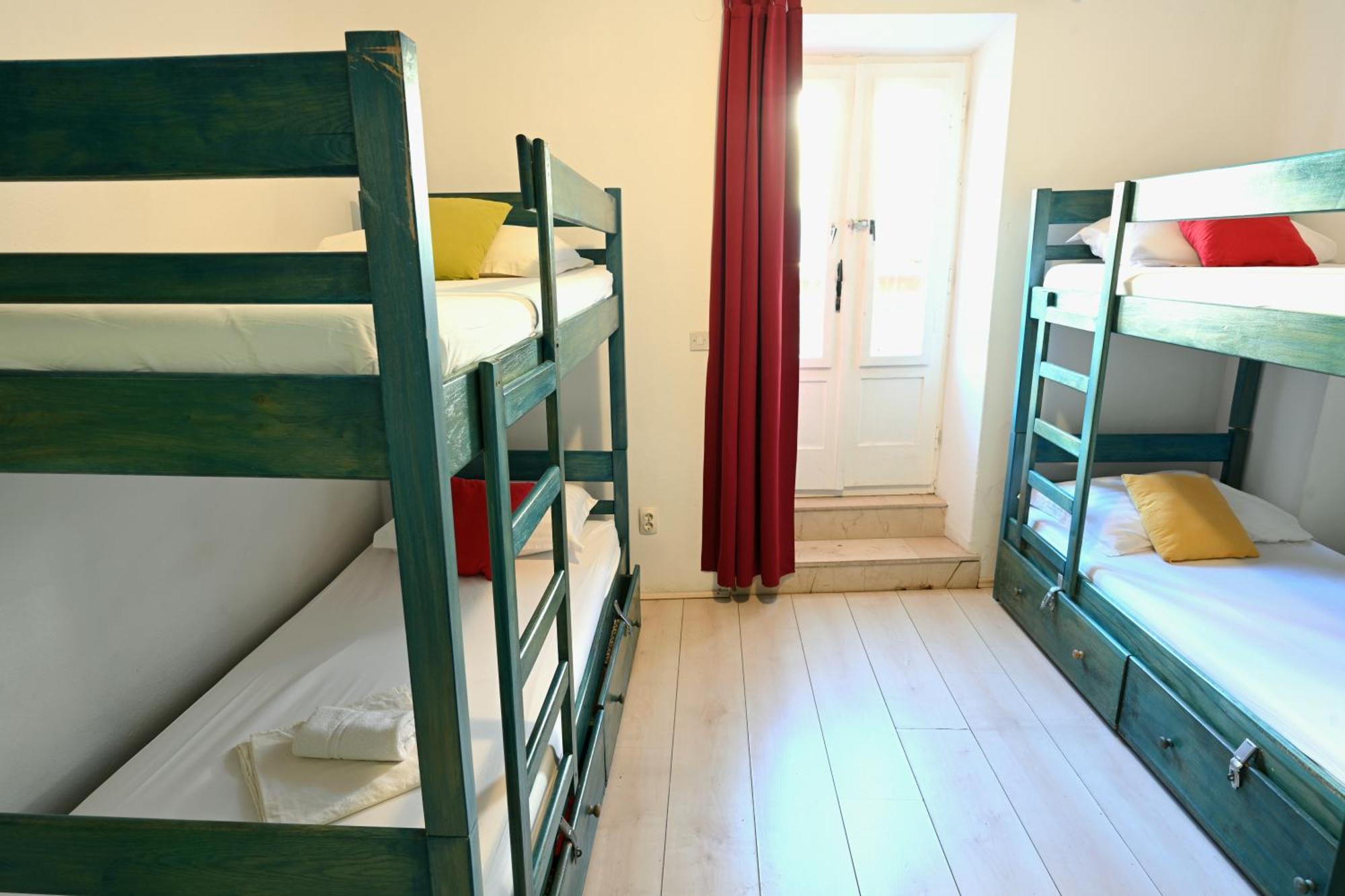 White Rabbit Hostel Đảo Hvar Ngoại thất bức ảnh