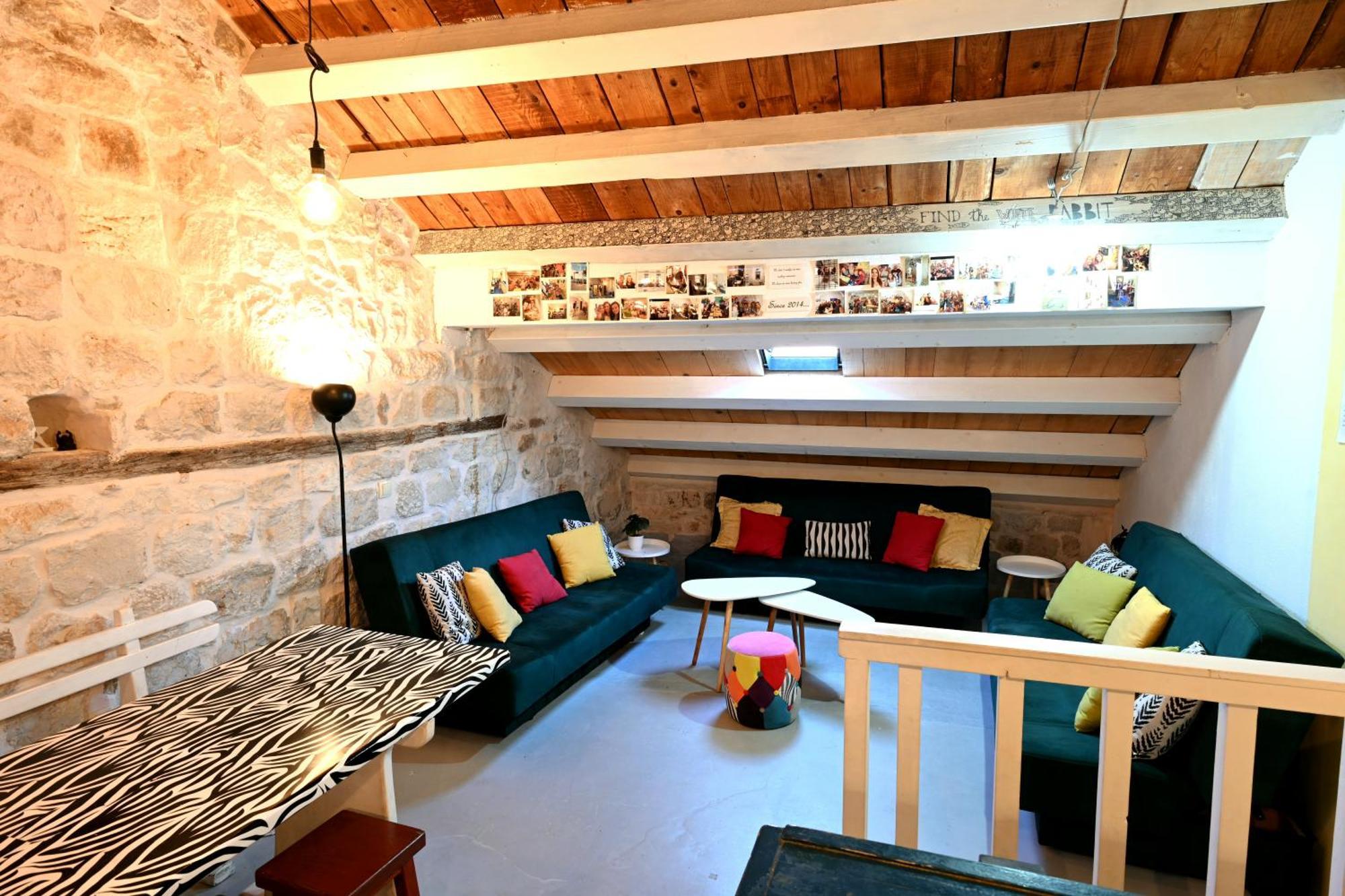 White Rabbit Hostel Đảo Hvar Ngoại thất bức ảnh