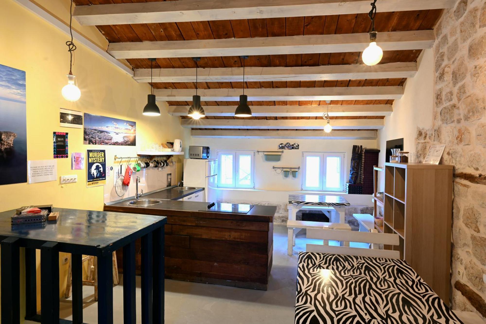 White Rabbit Hostel Đảo Hvar Ngoại thất bức ảnh