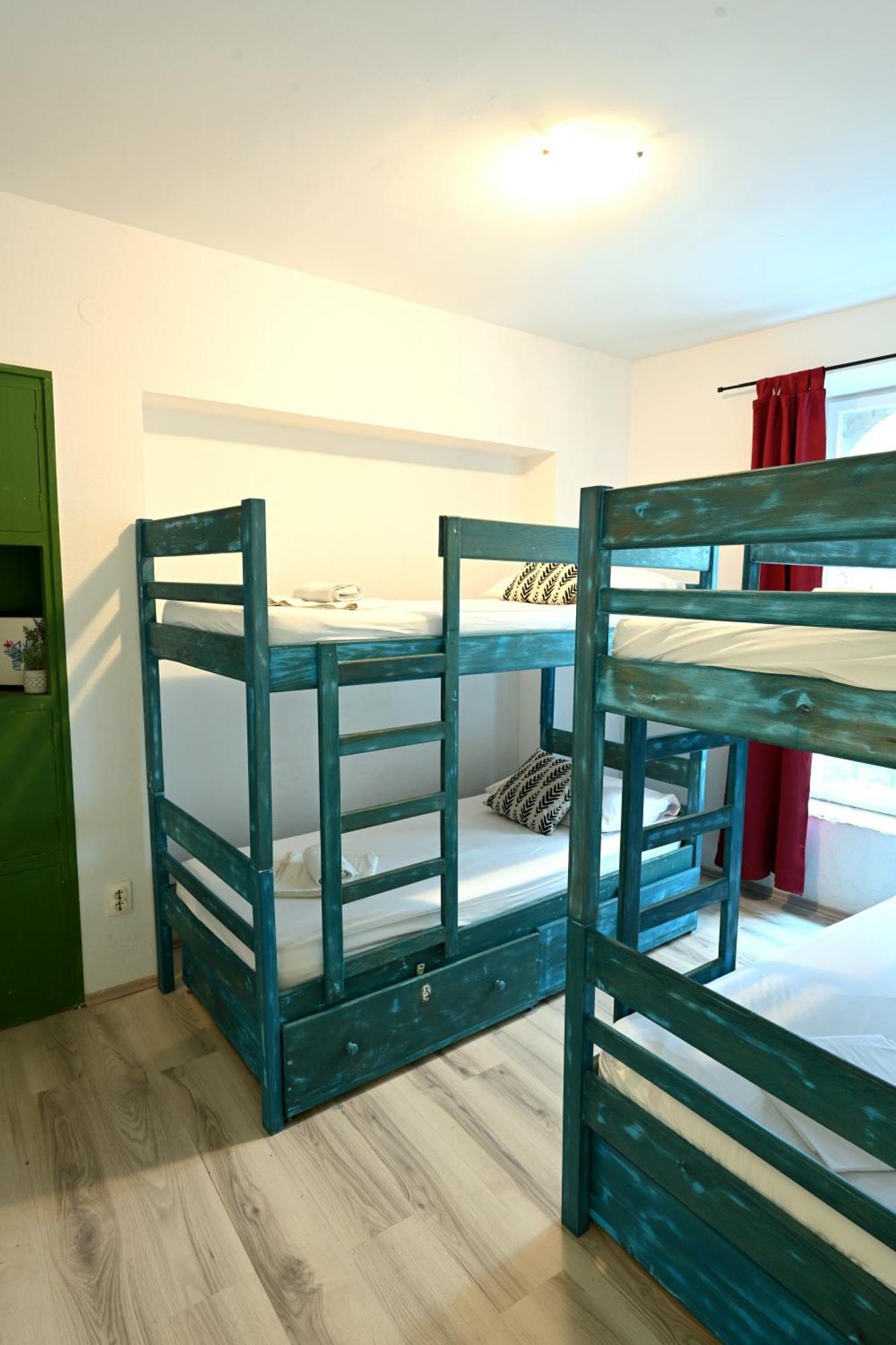 White Rabbit Hostel Đảo Hvar Ngoại thất bức ảnh