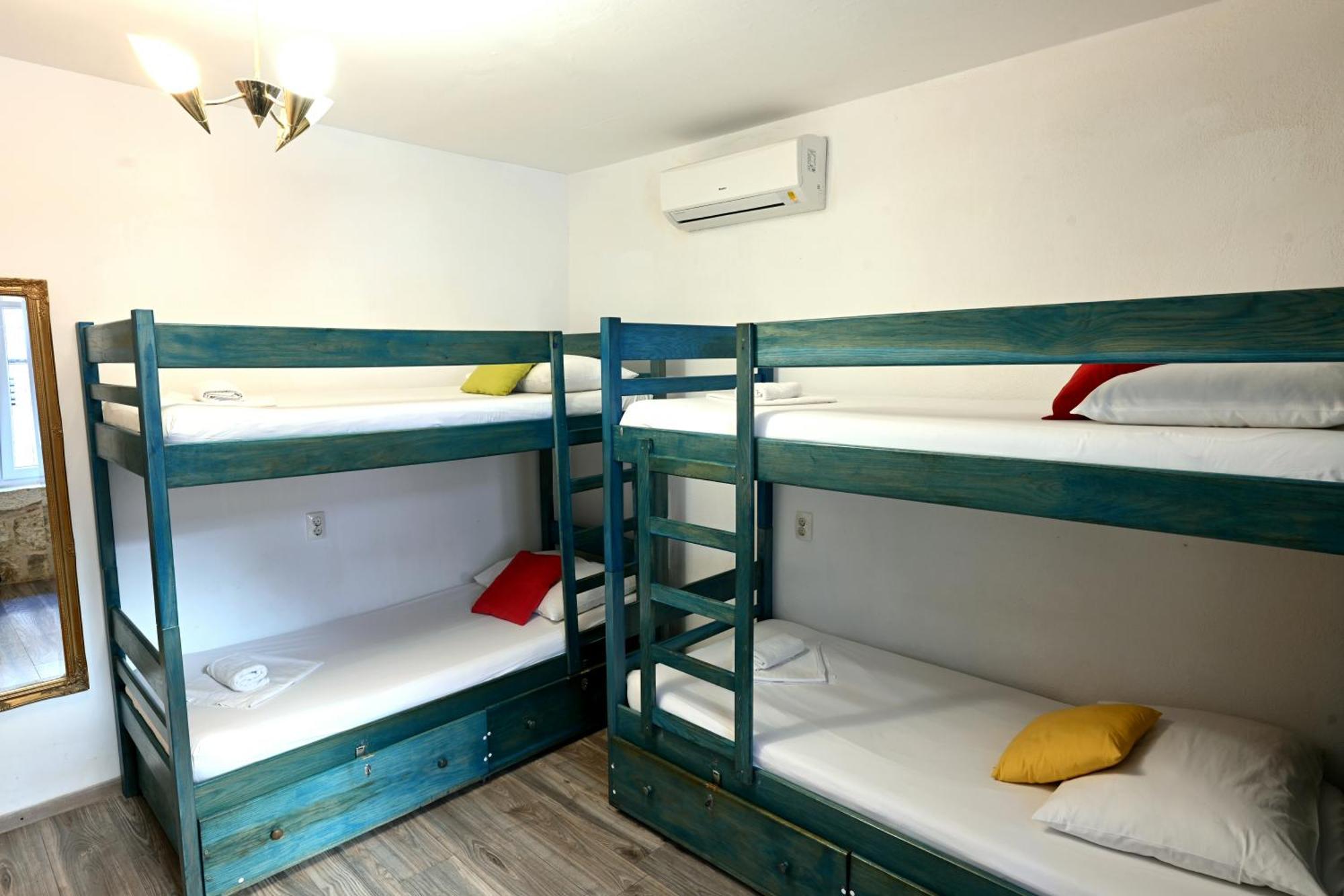 White Rabbit Hostel Đảo Hvar Ngoại thất bức ảnh