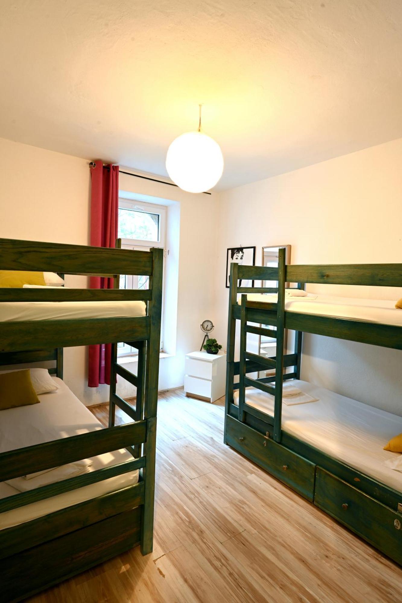 White Rabbit Hostel Đảo Hvar Ngoại thất bức ảnh