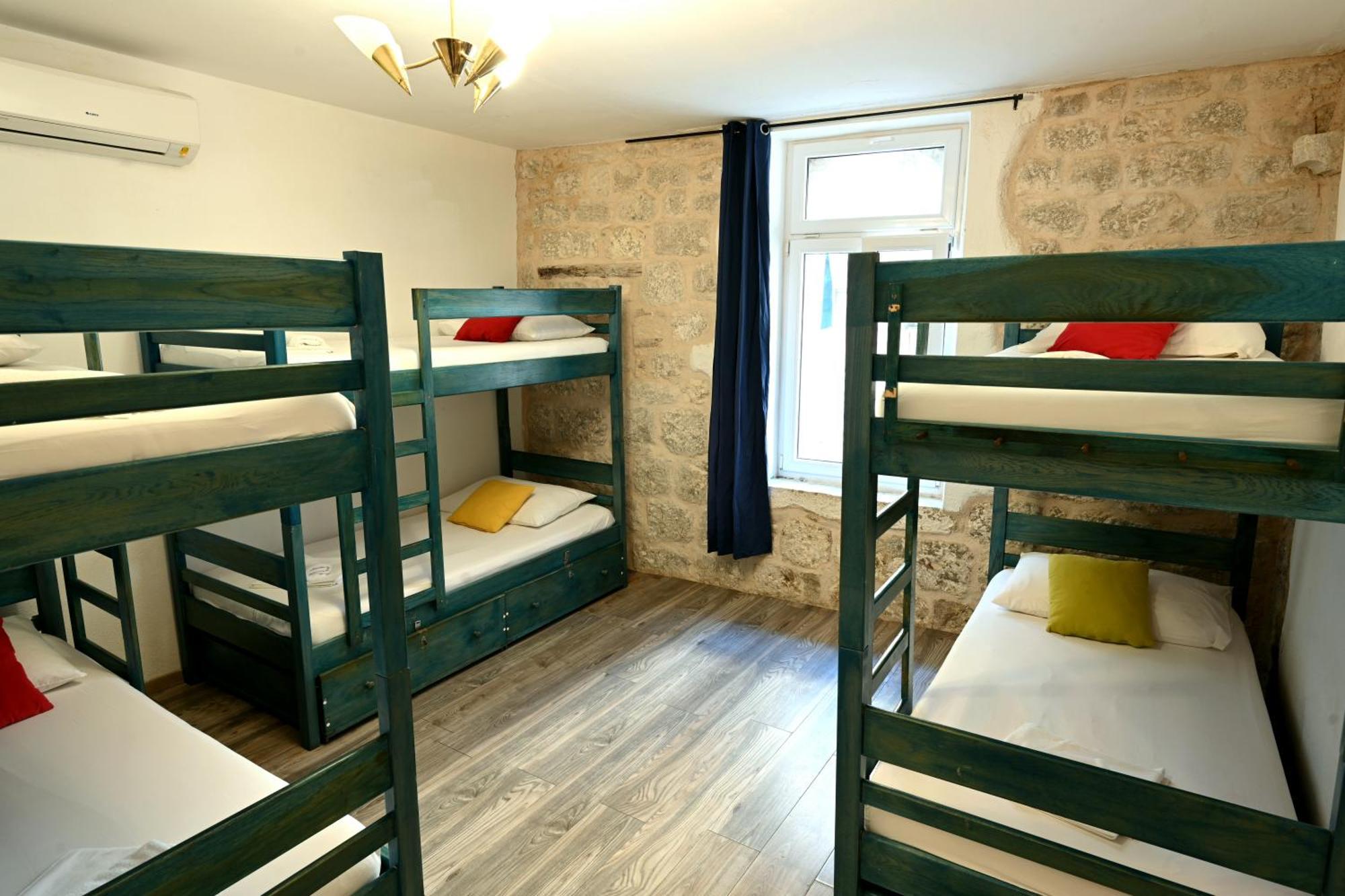 White Rabbit Hostel Đảo Hvar Ngoại thất bức ảnh