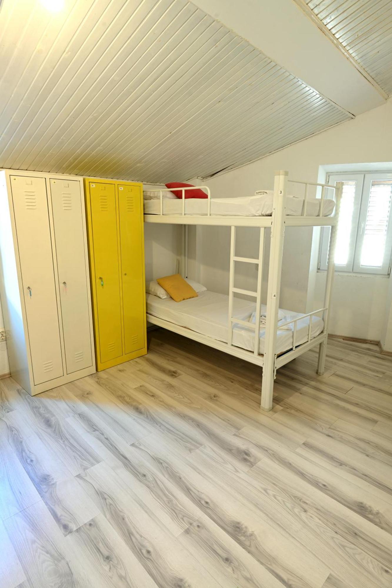 White Rabbit Hostel Đảo Hvar Ngoại thất bức ảnh