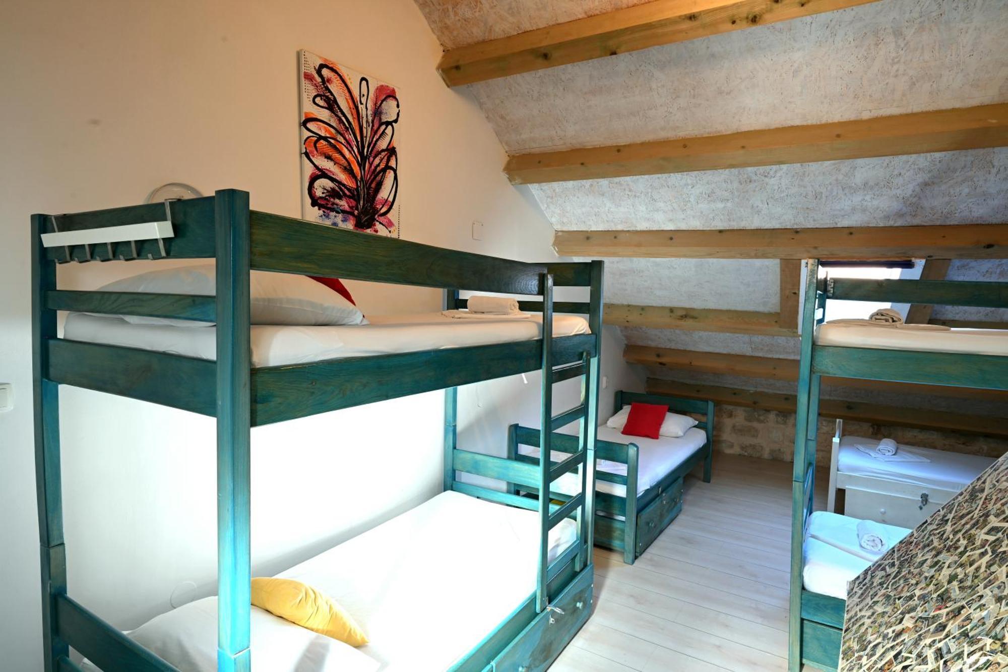 White Rabbit Hostel Đảo Hvar Ngoại thất bức ảnh