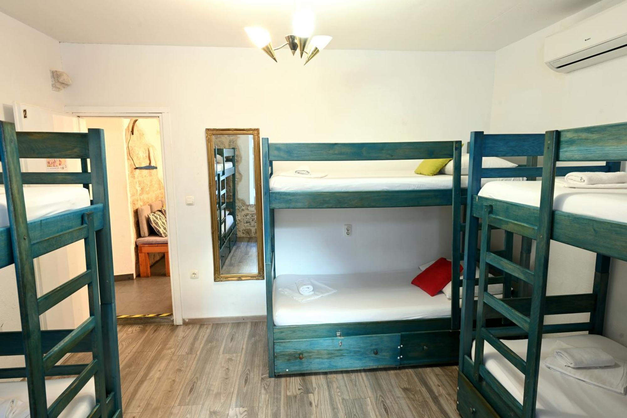 White Rabbit Hostel Đảo Hvar Ngoại thất bức ảnh