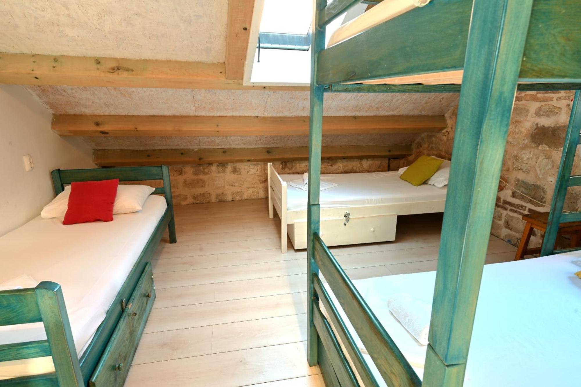 White Rabbit Hostel Đảo Hvar Ngoại thất bức ảnh