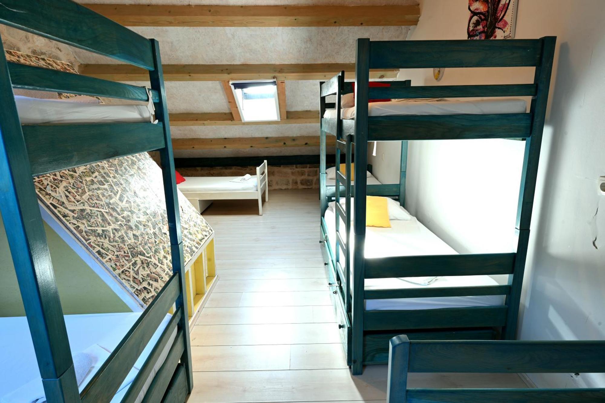 White Rabbit Hostel Đảo Hvar Ngoại thất bức ảnh