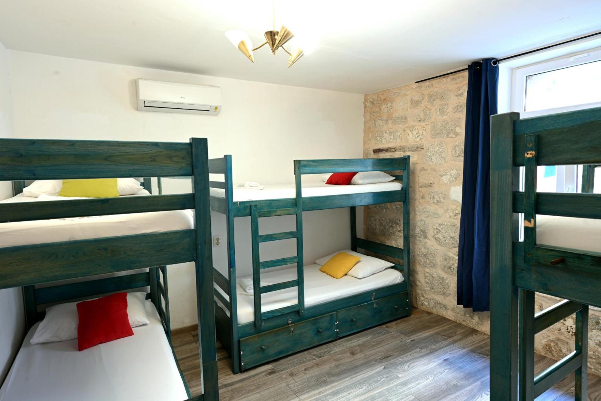 White Rabbit Hostel Đảo Hvar Ngoại thất bức ảnh