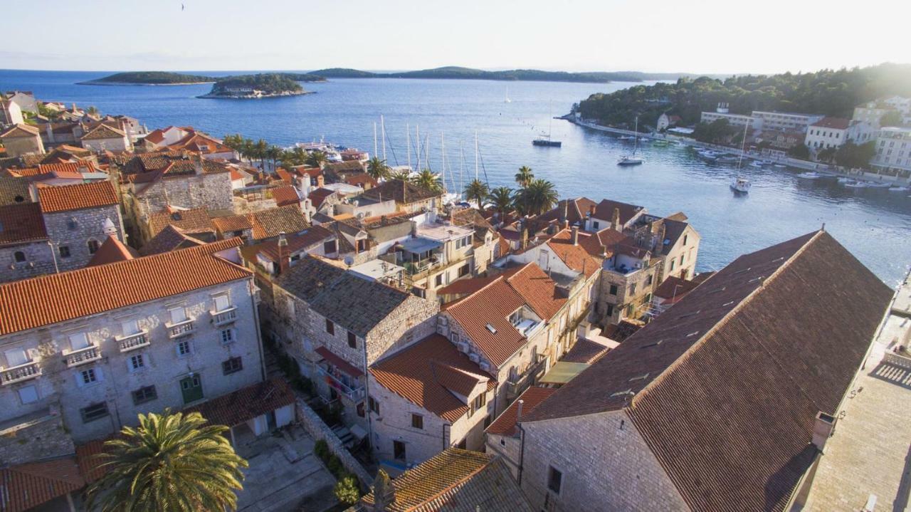 White Rabbit Hostel Đảo Hvar Ngoại thất bức ảnh